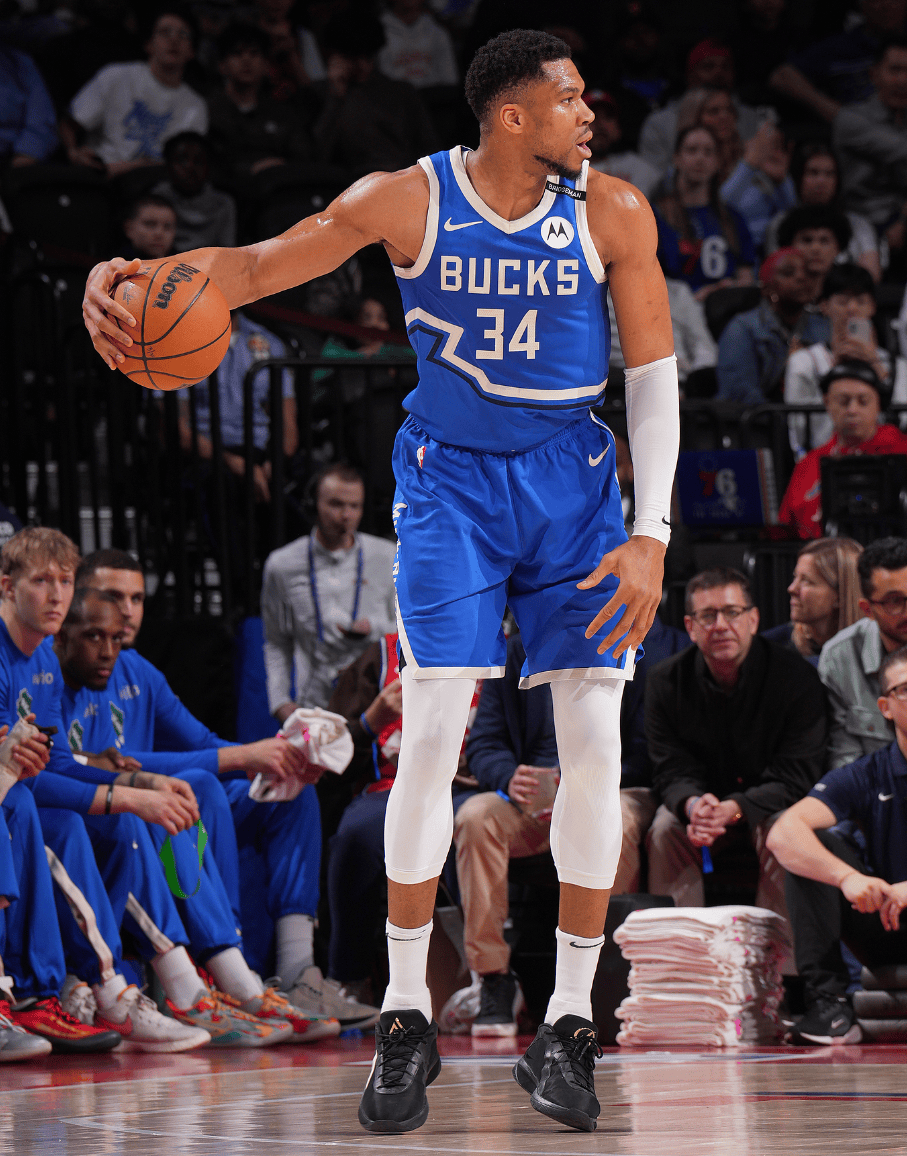 [NBA]詹姆斯左路送助攻 八村塁溜底线反扣